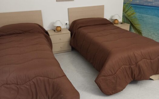 In piena zona pedonale e della movida cittadina