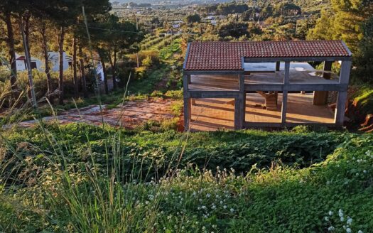 Villa con piscina allo stato grezzo